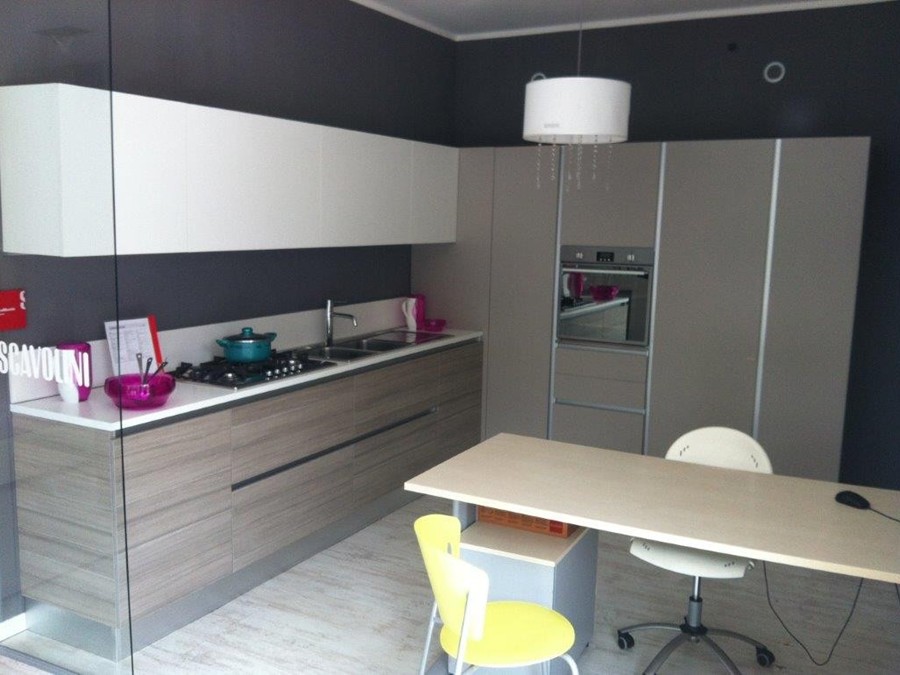 cucina liberamente in decorativo bianco, grigio, larice | outlet ... - Cucine Bianche E Grigie Scavolini cucina liberamente in decorativo bianco, grigio, larice | outlet ... - Cucine Bianche E Grigie Scavolini